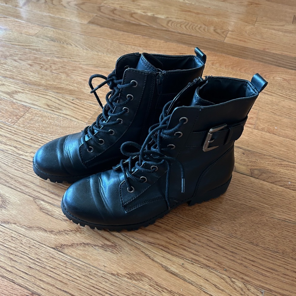 Combat boots